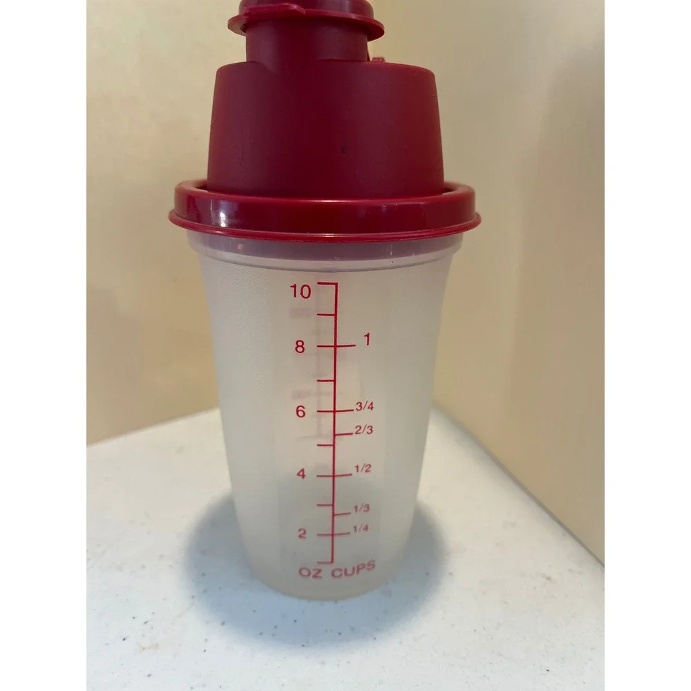 Tupperware Quick Shake Container 12oz Cranberry Red Gravy Salad Dressing Mixer